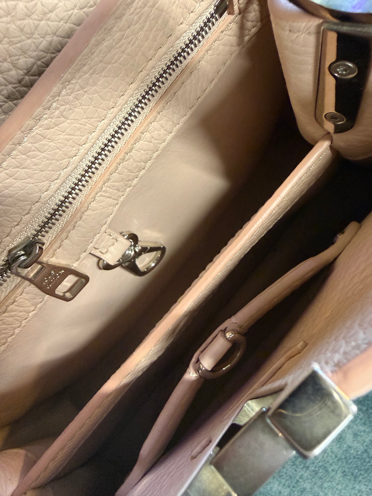 Louis Vuitton Capucines MM