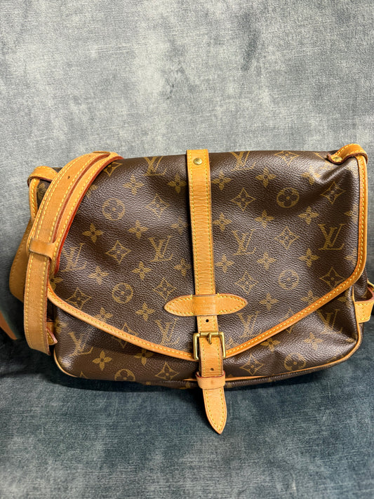 Louis Vuitton Saumur 30 Crossbody Bag – Monogram Canvas