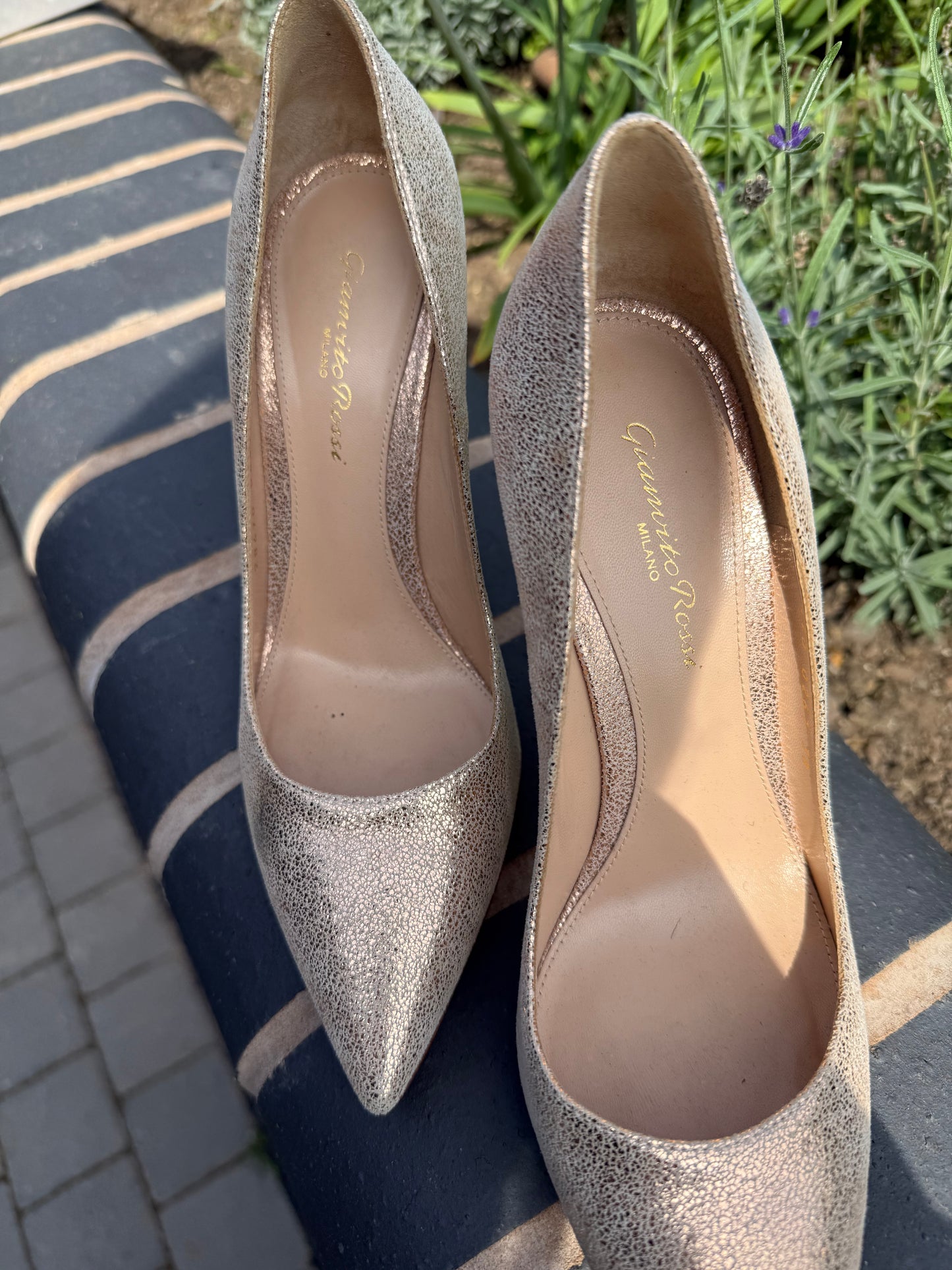 Gianvito Rossi Gold Glitter Pointed Toe Heels – UK 5 (EU 38)