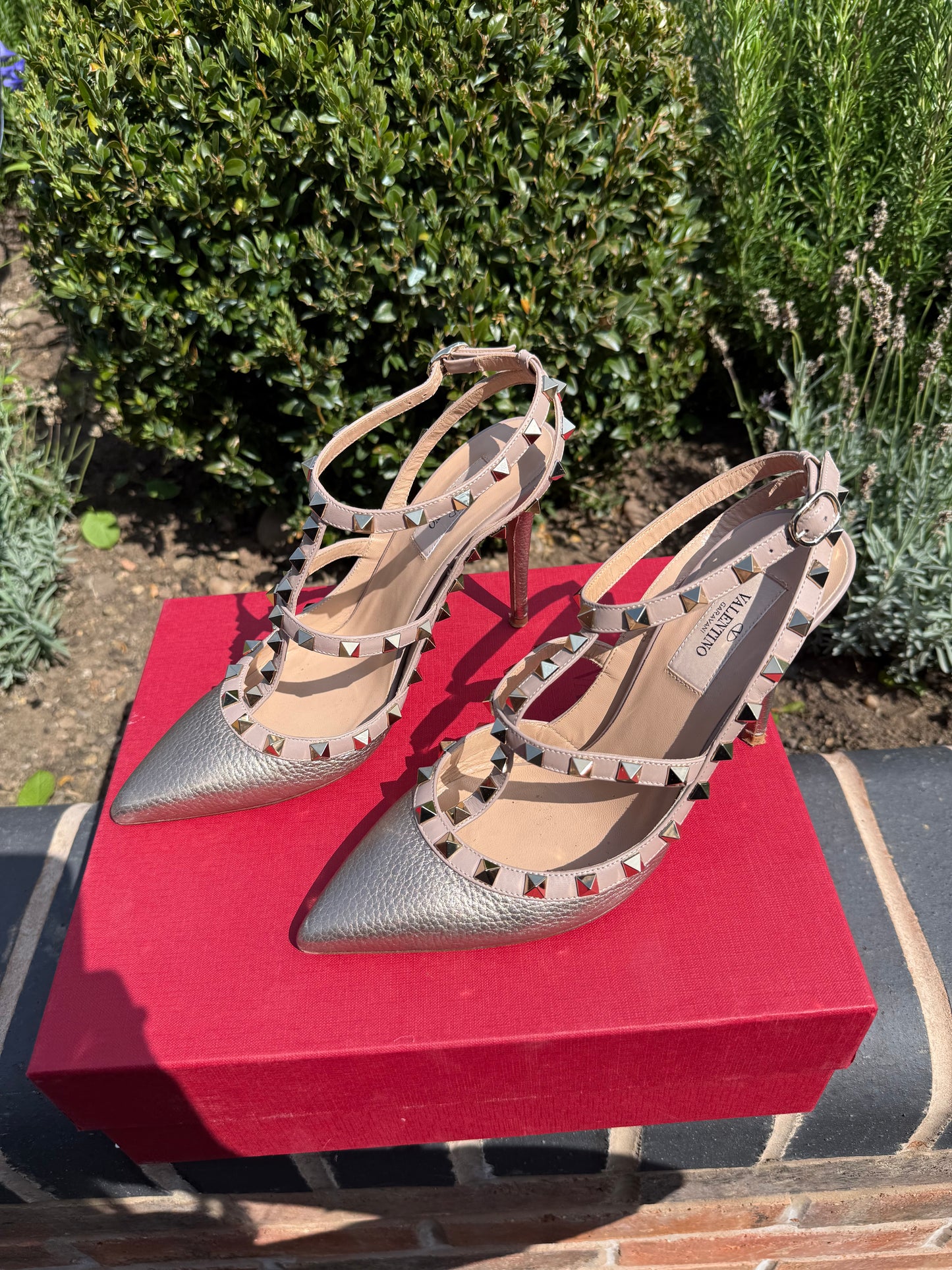 Valentino Rockstud Metallic champagne Heels – UK 6 (EU 39)