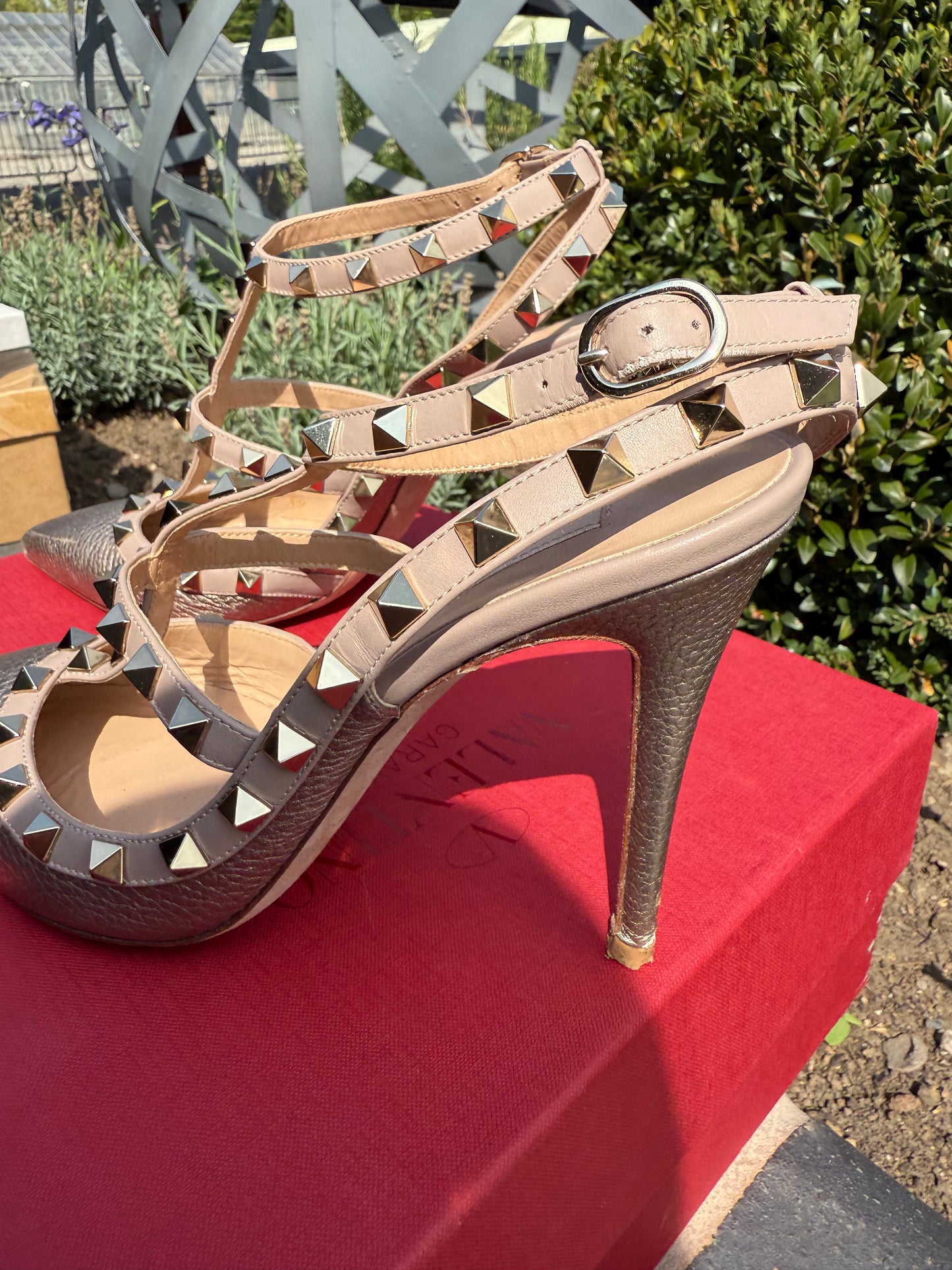 Valentino Rockstud Metallic champagne Heels – UK 6 (EU 39)