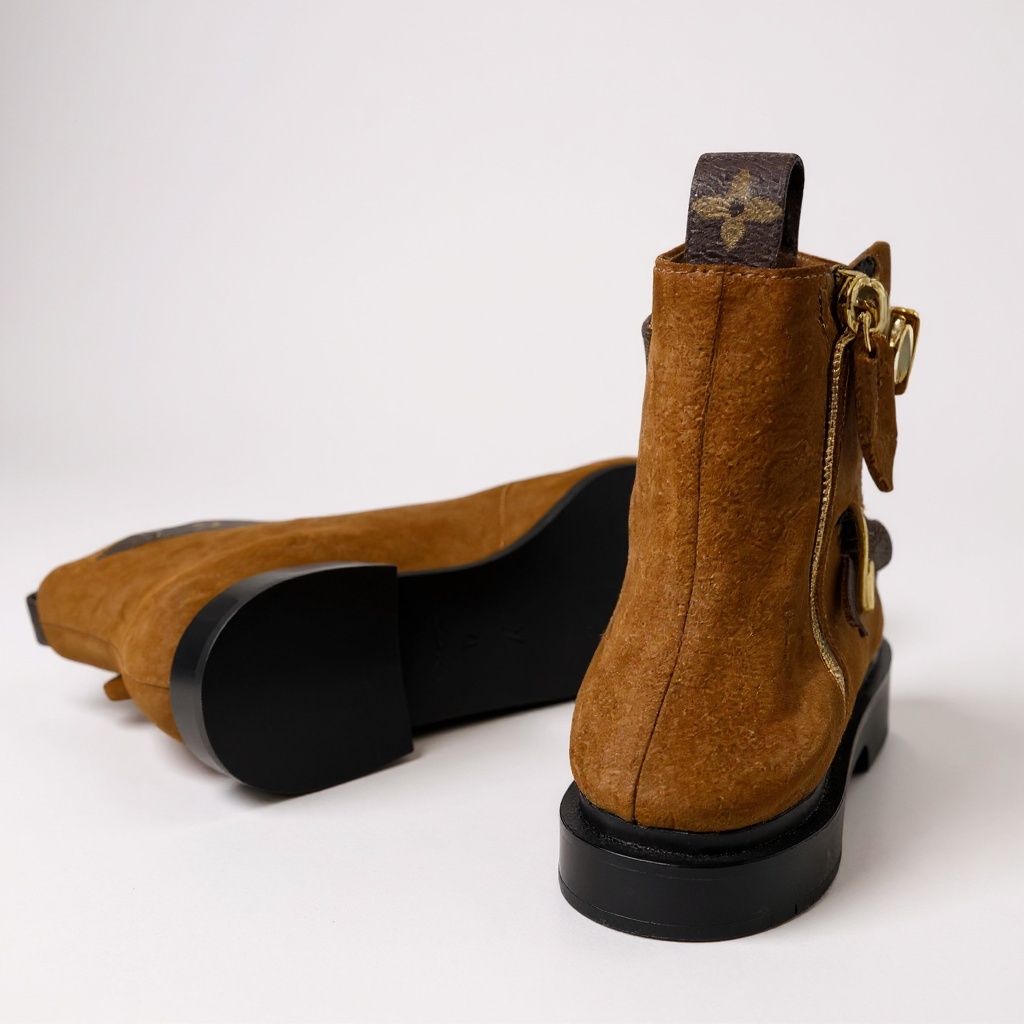 Louis Vuitton boots in UK41