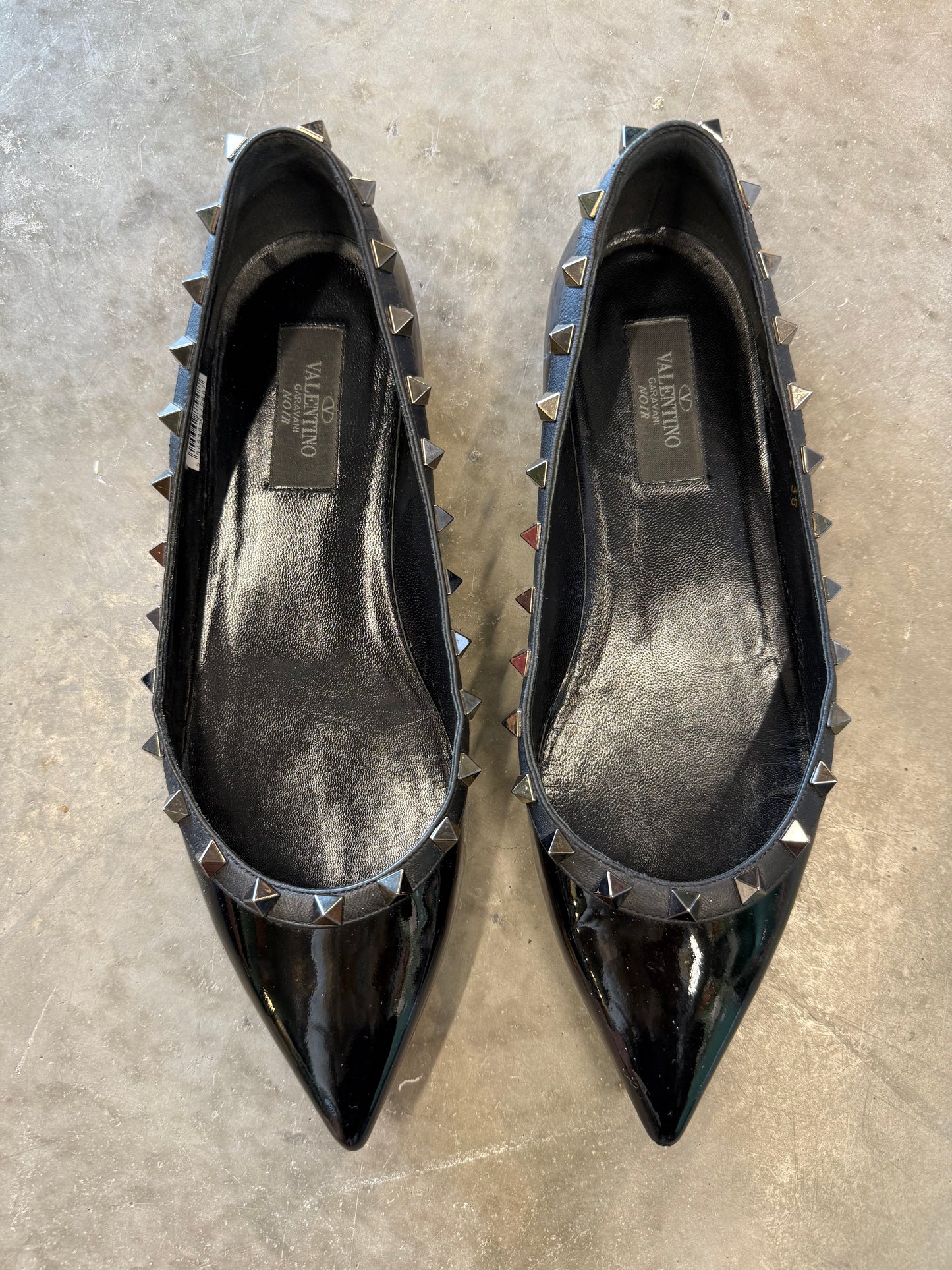 Valentino Garavani Rockstud Flats in Black Patent – UK 5.
