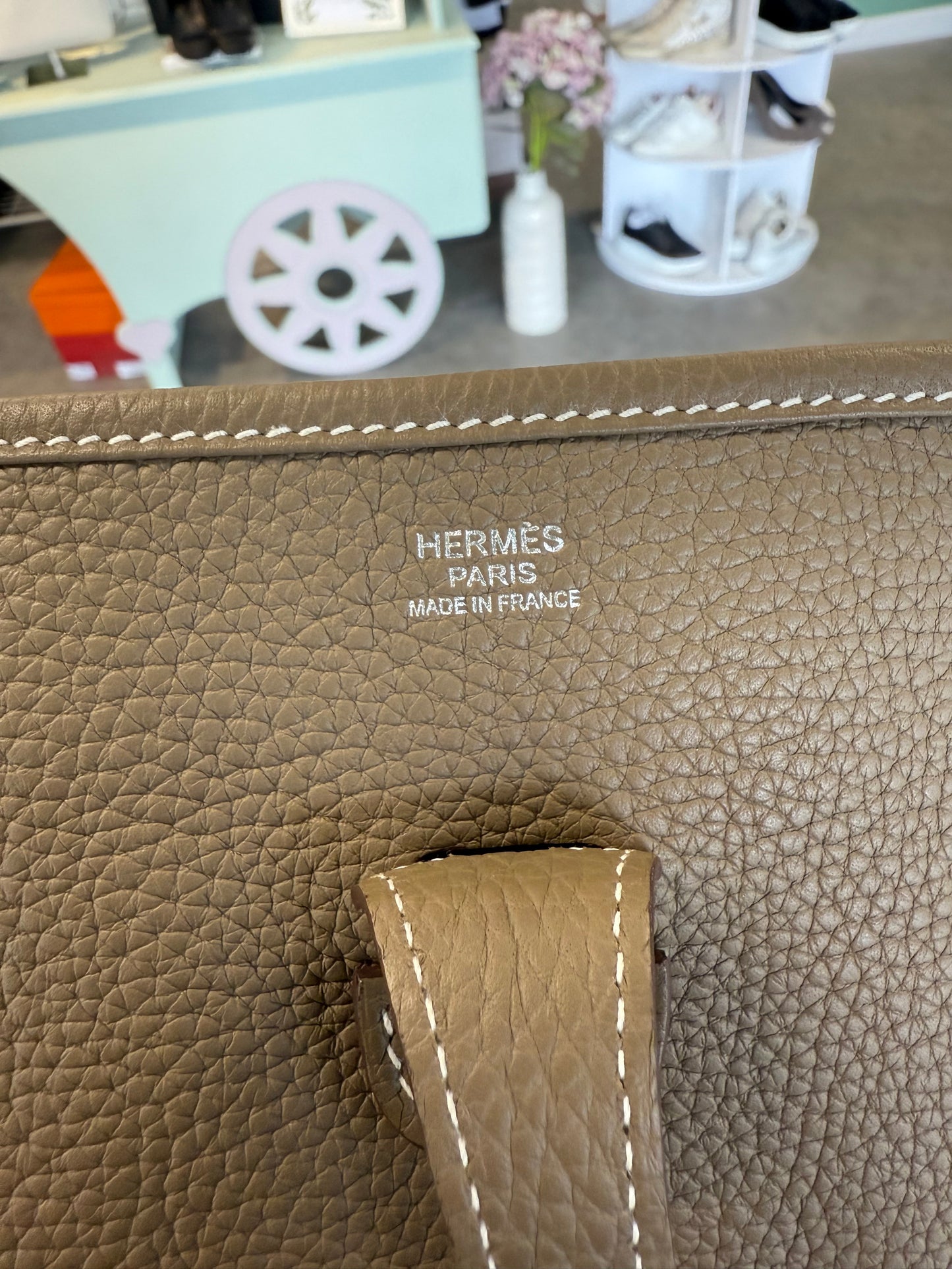 Hermès Evelyne III PM 28 in Etoupe Clemence Leather