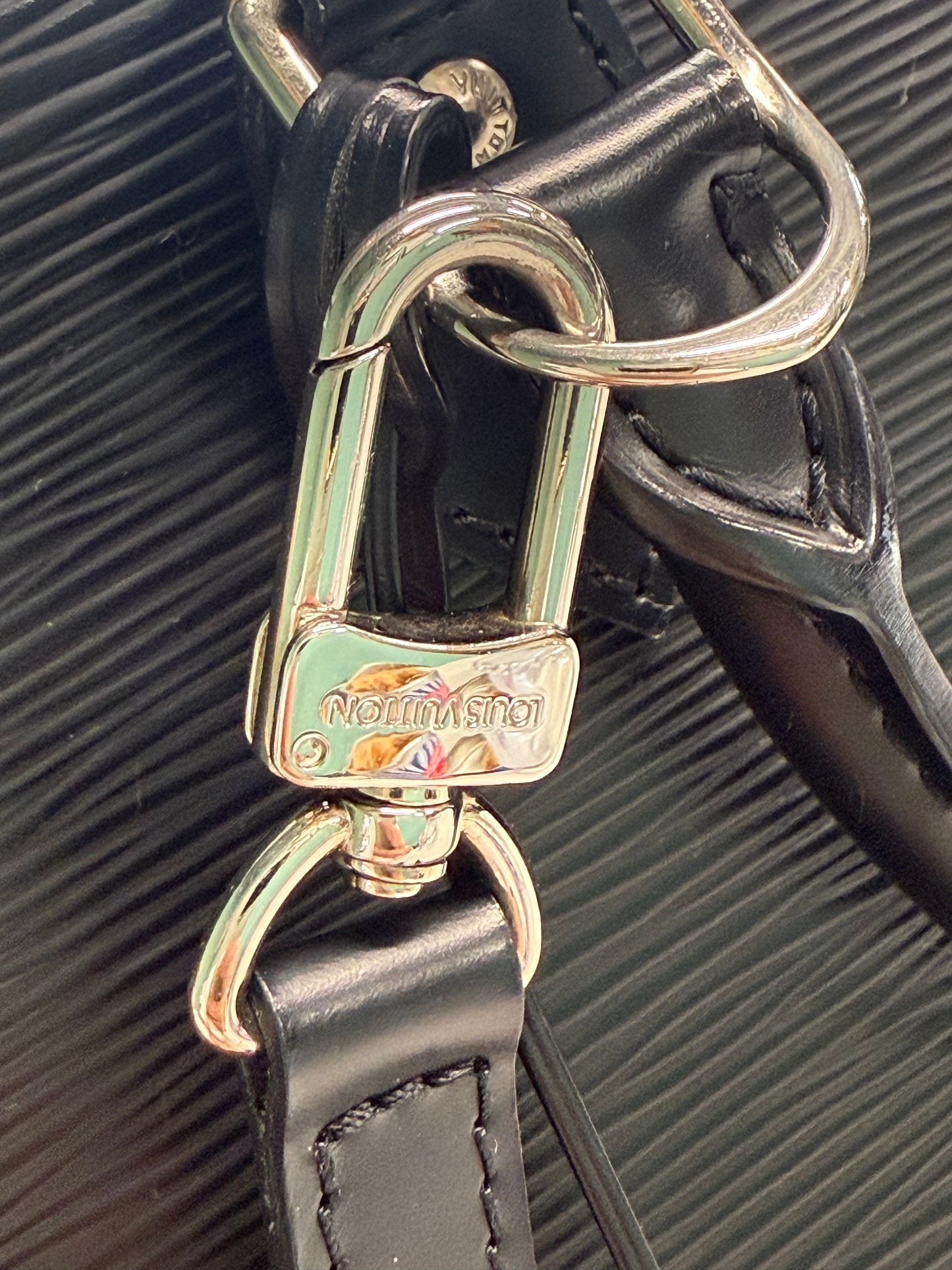Louis Vuitton Alma PM in Black Epi Leather