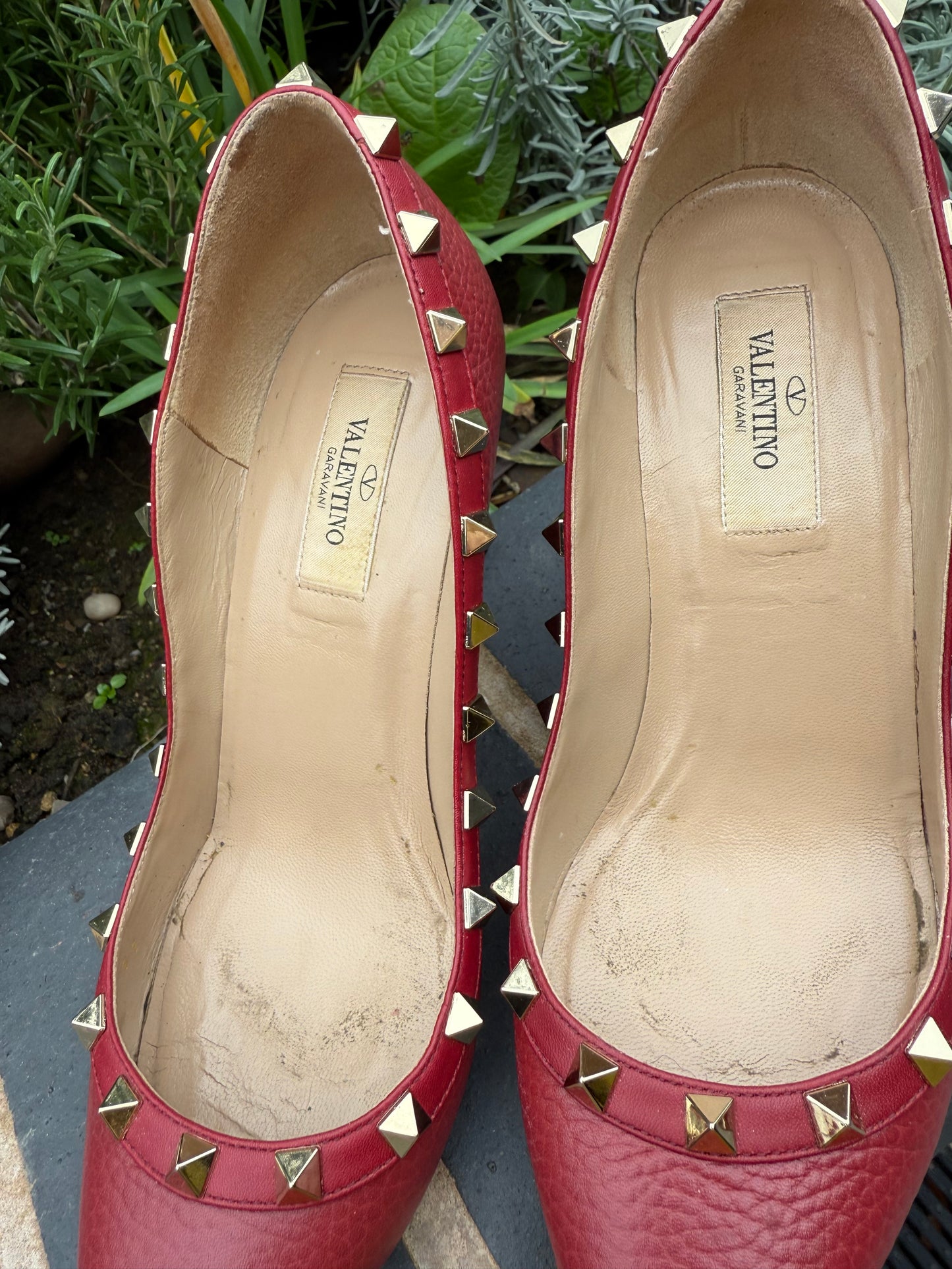 Valentino Garavani Rockstud Pumps – UK 4 / EU 37