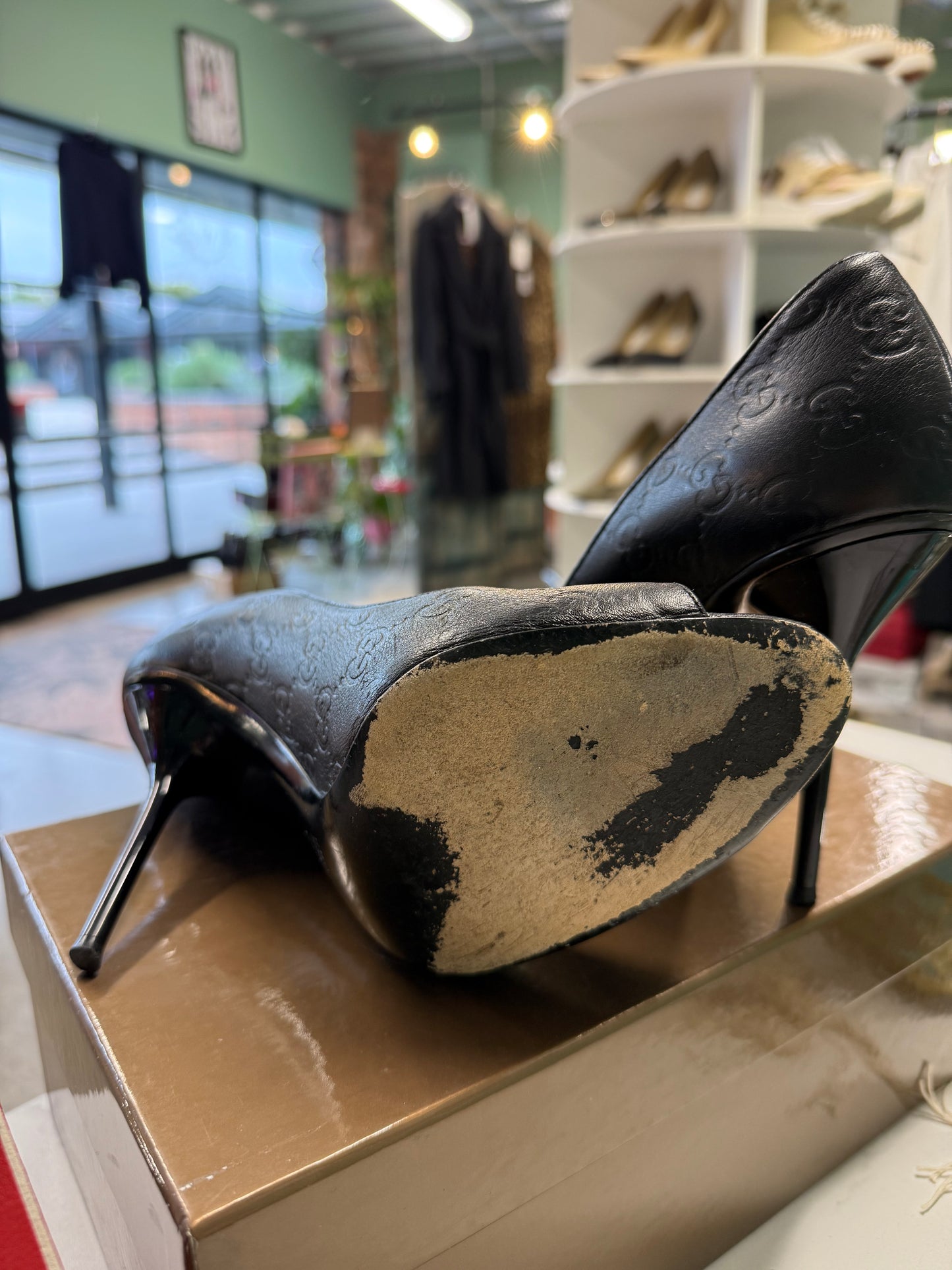 Gucci Black Guccissima Leather Peep-Toe Heels – UK 40