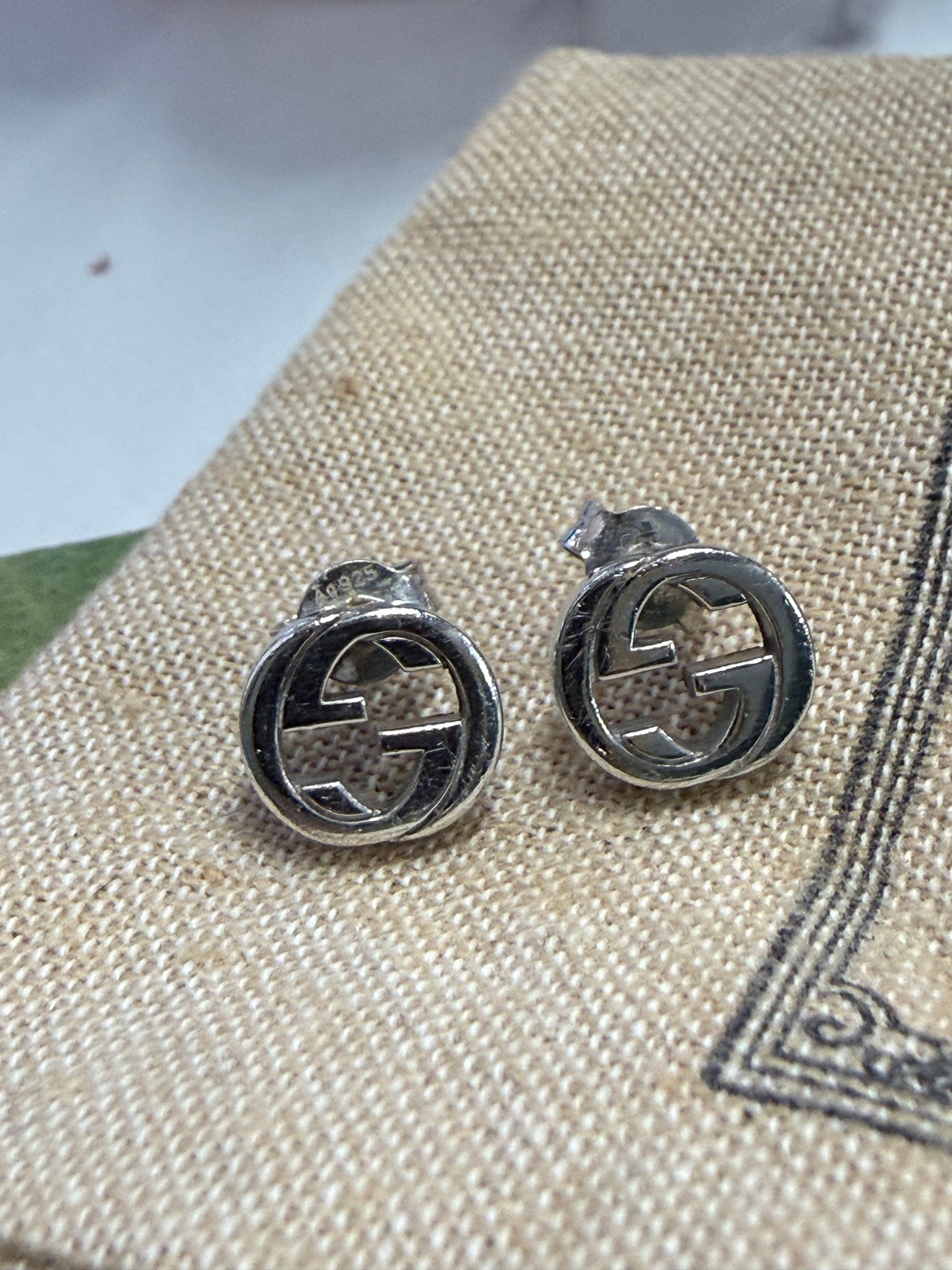 Gucci GG Stud Earrings – Silver Tone