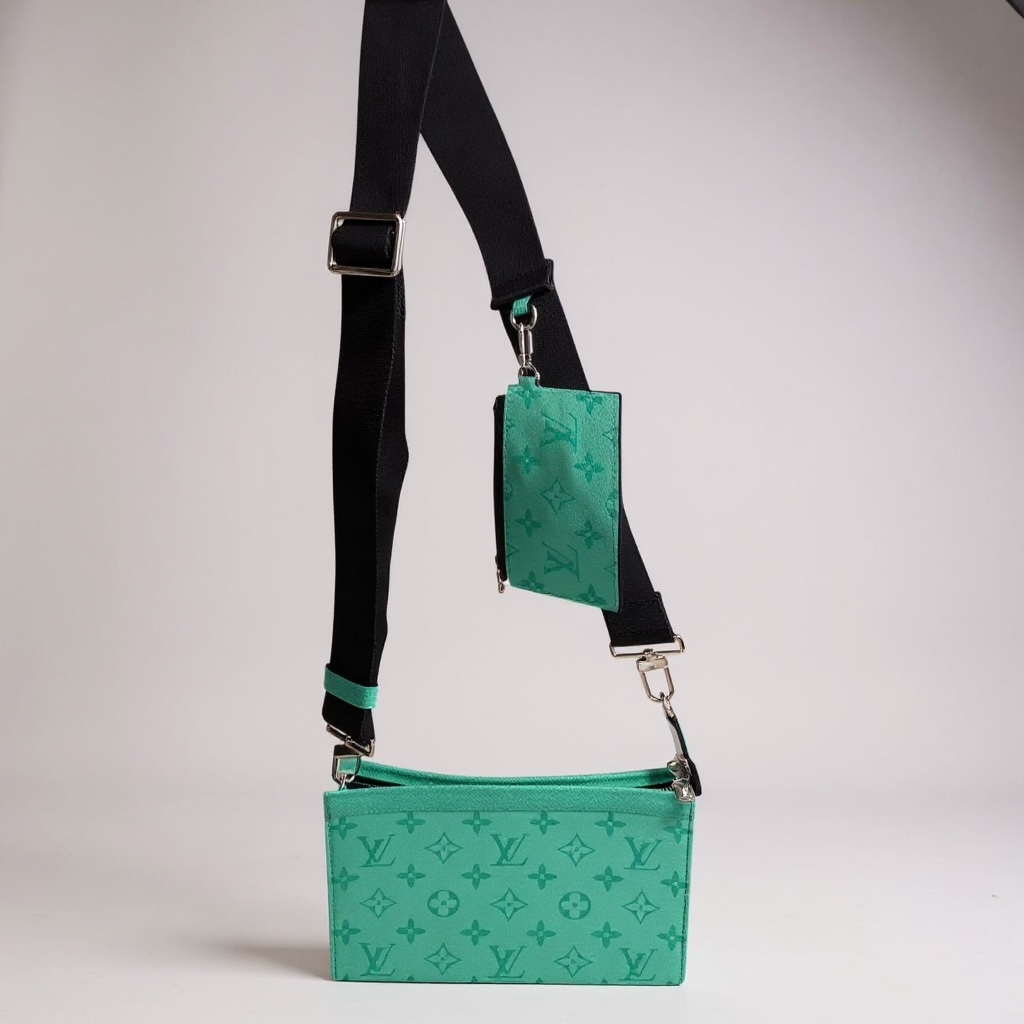 Louis Vuitton Taiga Gaston Wearable Wallet Crossbody in Turquoise Monogram