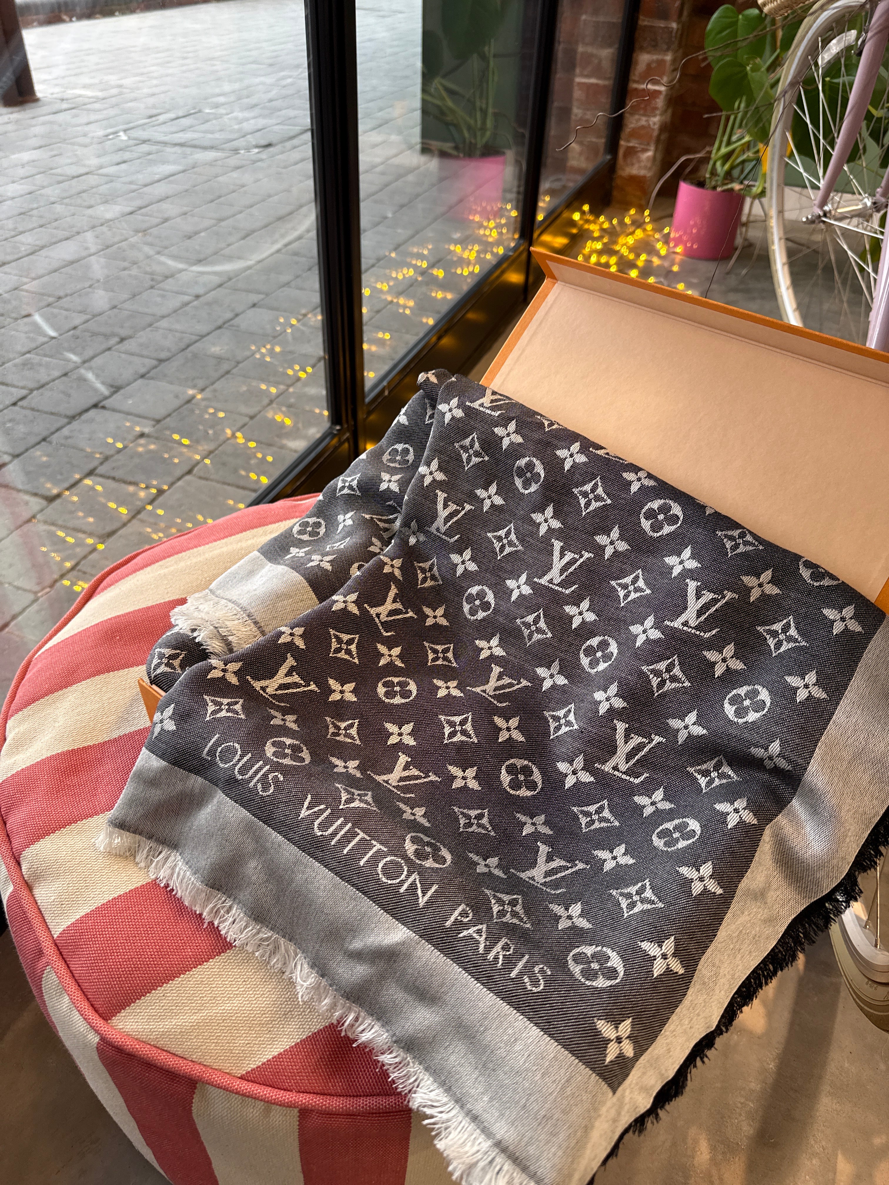 Louis Vuitton Scarf with box