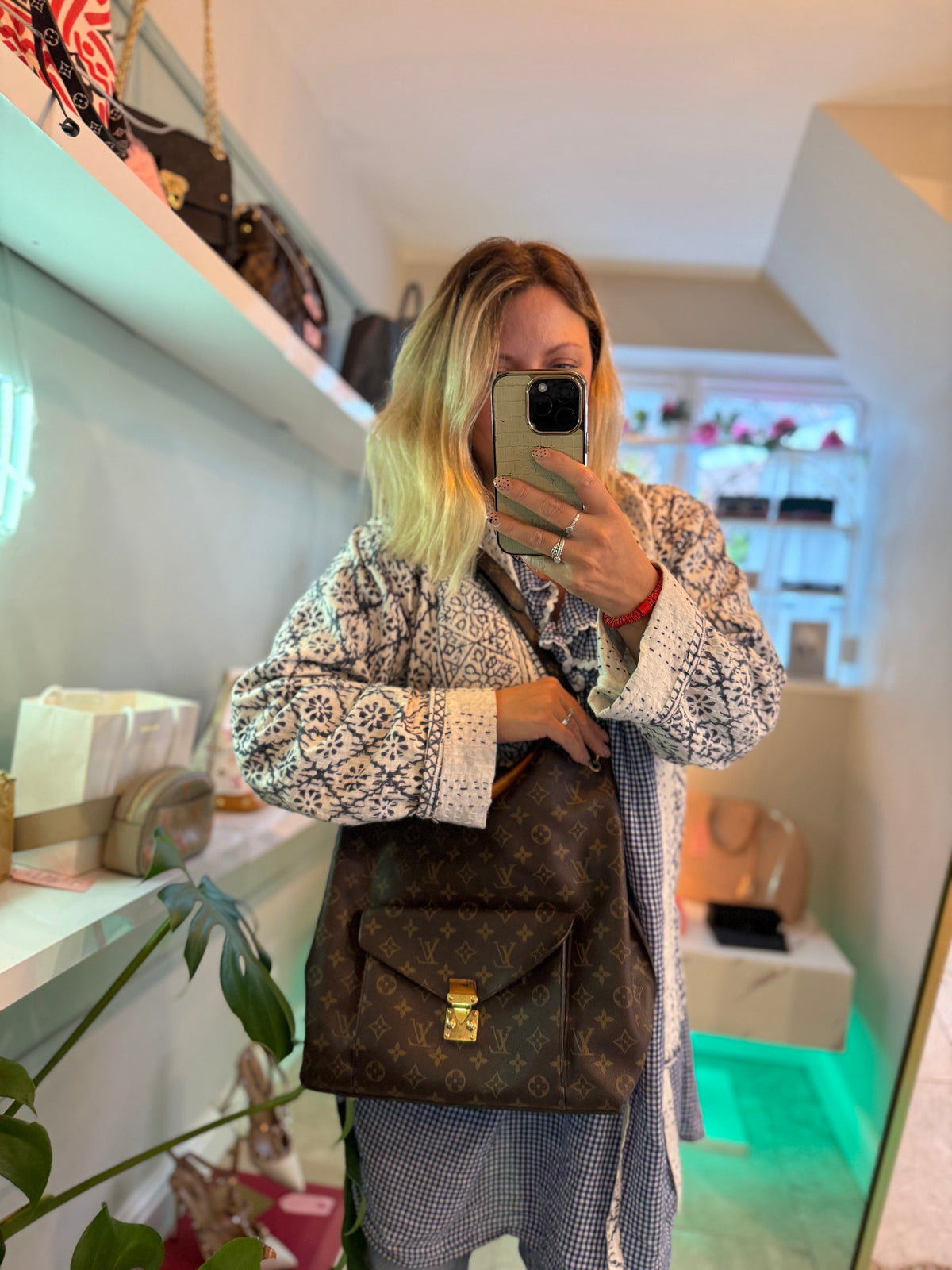 Louis Vuitton Mètis Hobo