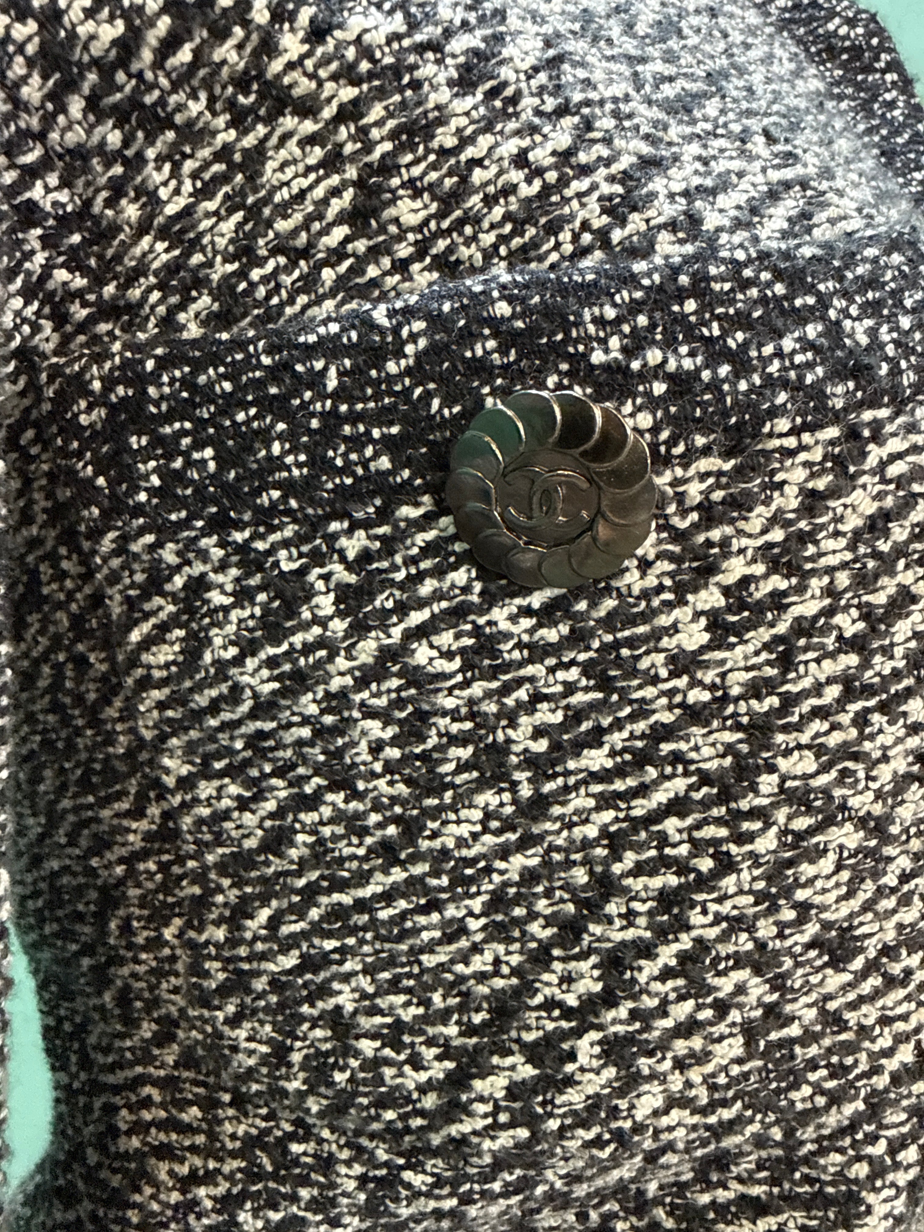 Chanel Boutique Tweed Jacket – Spring 2007 Collection (Size 10, Made in France)