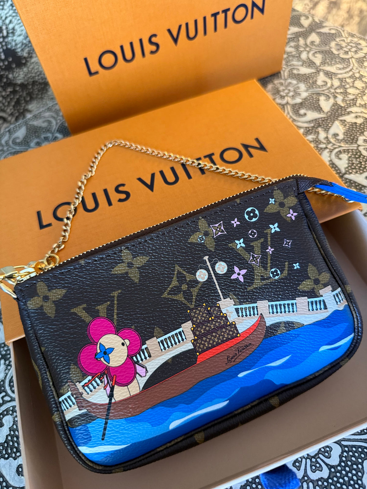 Louis Vuitton - Christmas Animation Vivienne Gondola