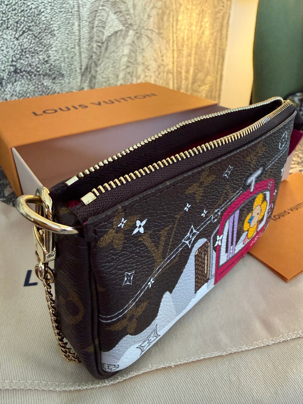 Louis Vuitton mini Pochette - Vivienne Courchevel - RARE 2019