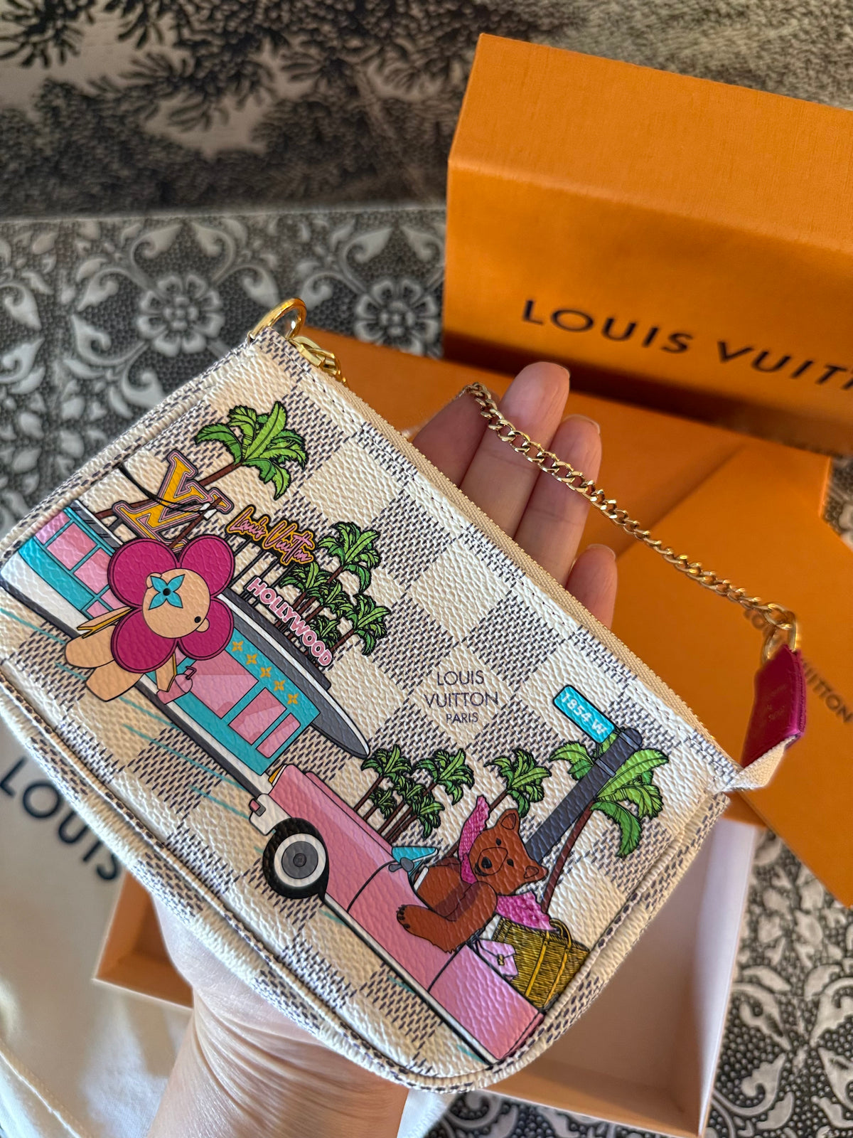 Louis Vuitton - Vivienne Christmas Animation Hollywood - rare