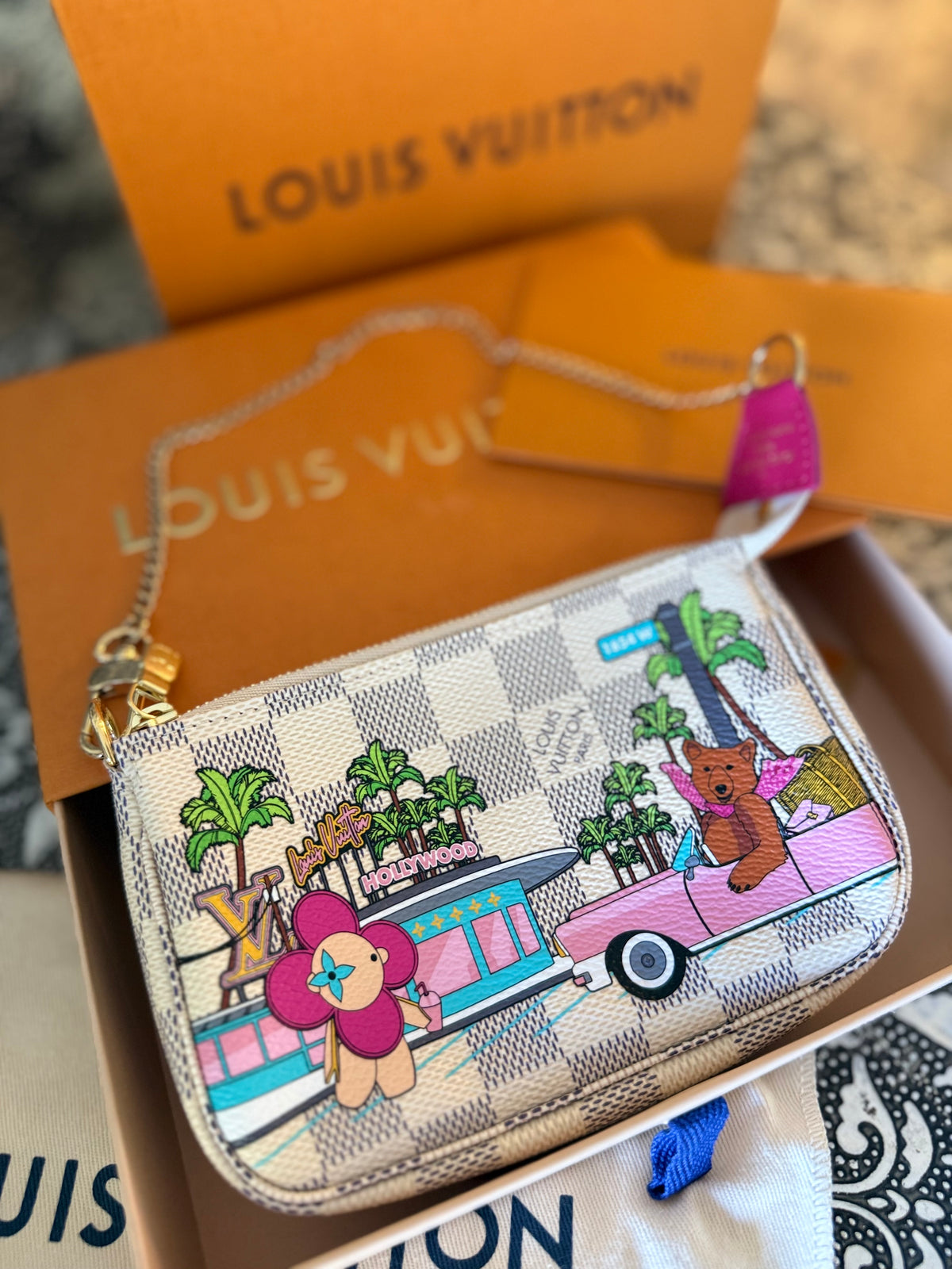 Louis Vuitton - Vivienne Christmas Animation Hollywood - rare