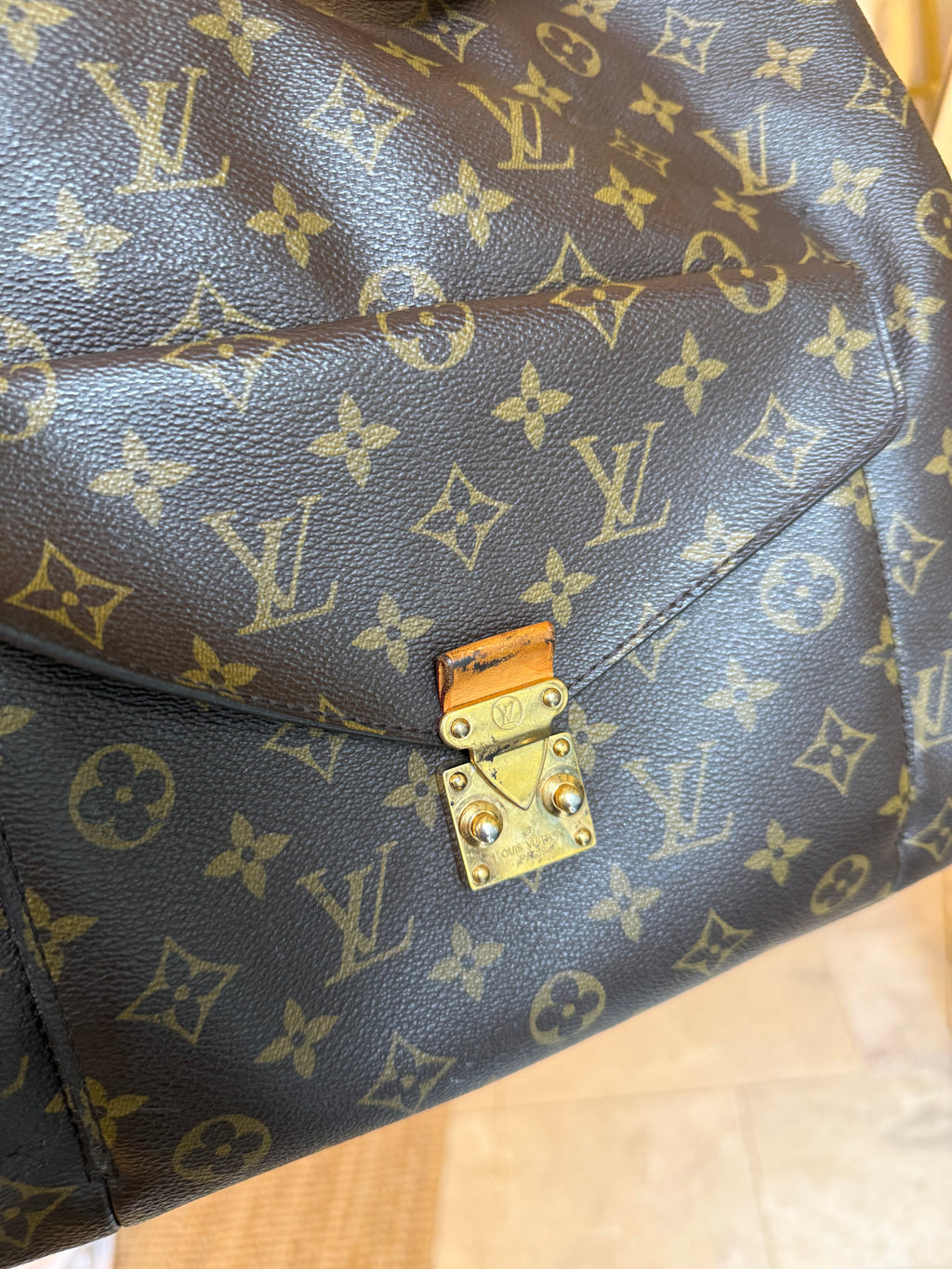 Louis Vuitton Mètis Hobo