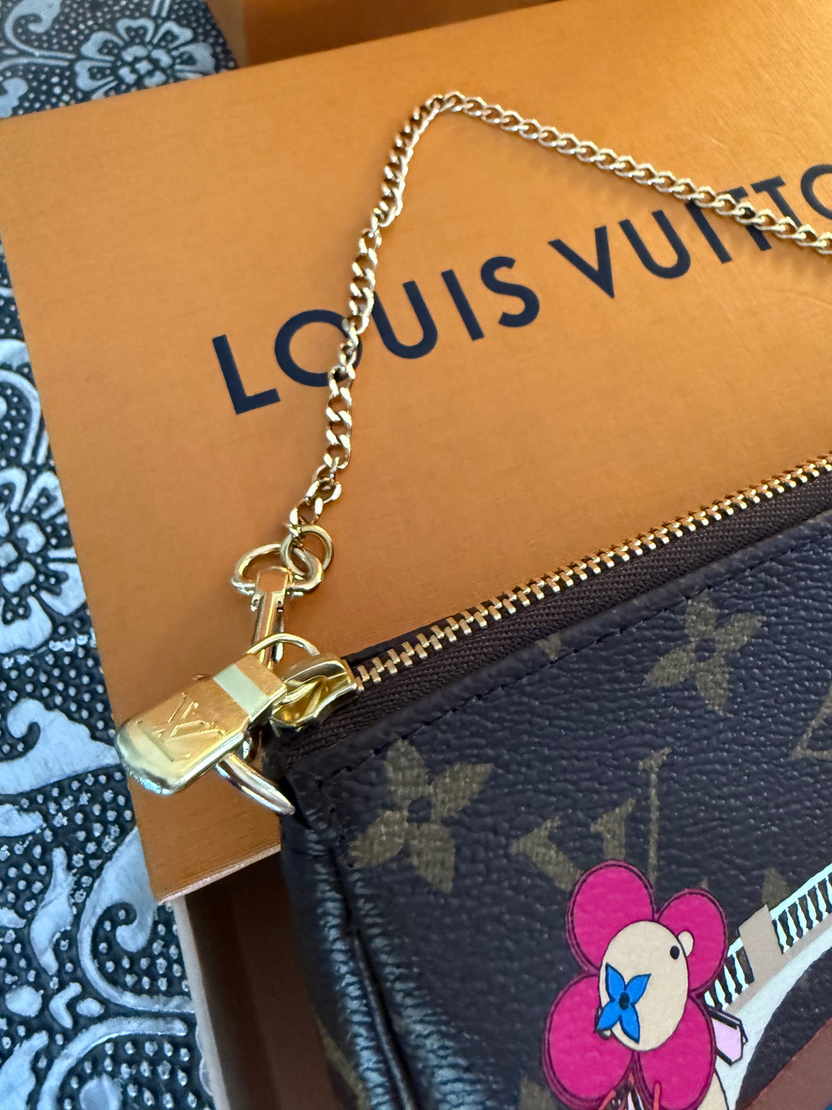 Louis Vuitton - Christmas Animation Vivienne Gondola