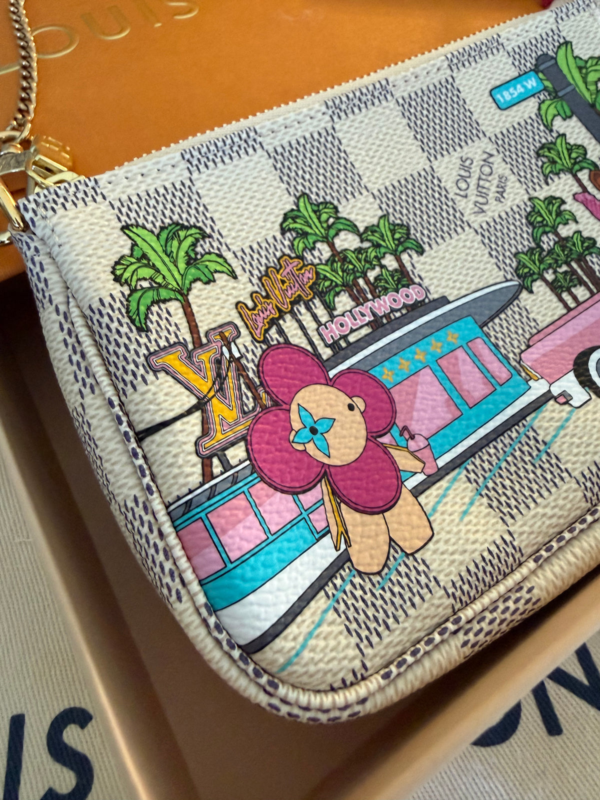 Louis Vuitton - Vivienne Christmas Animation Hollywood - rare