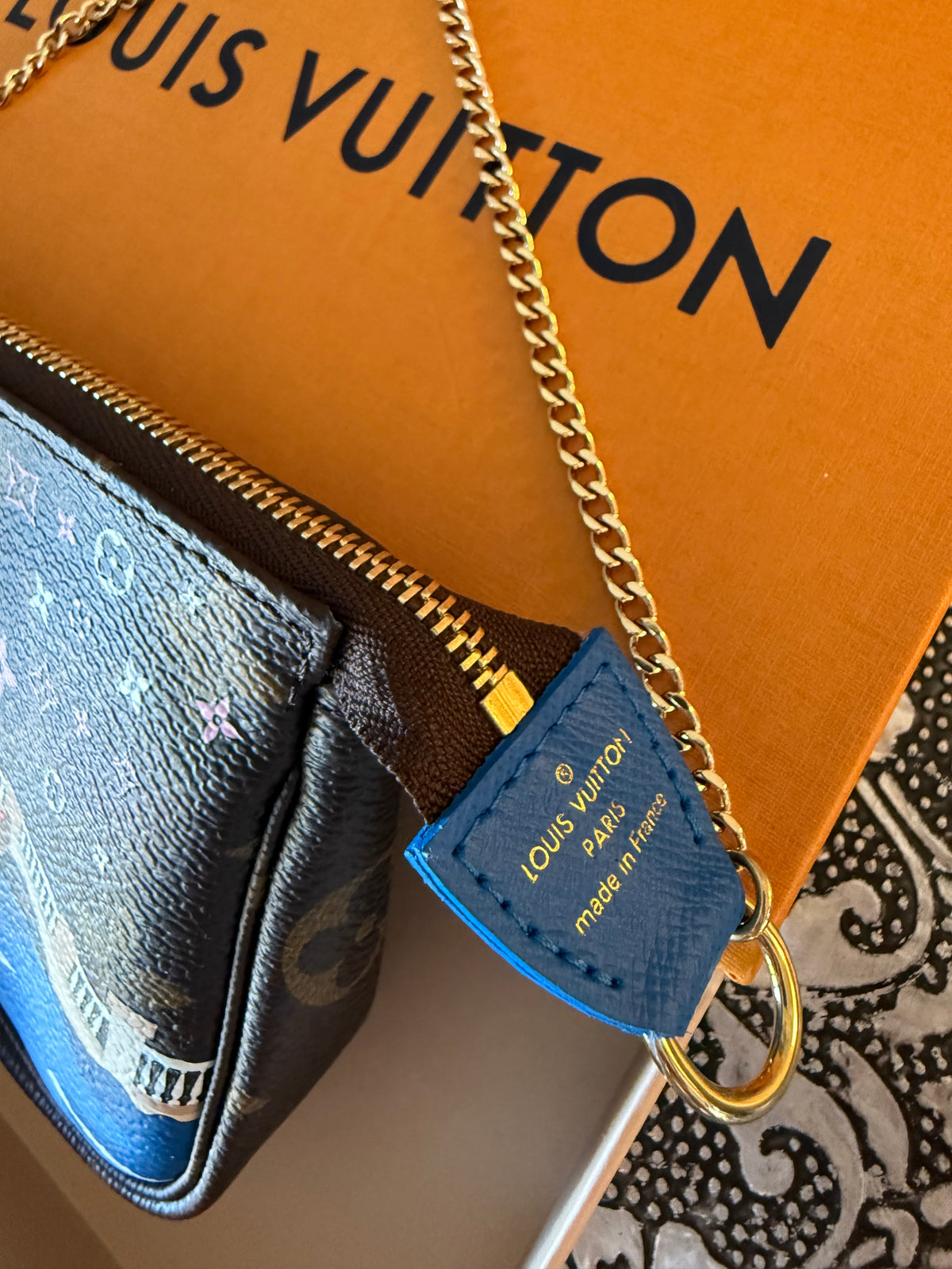 Louis Vuitton - Christmas Animation Vivienne Gondola