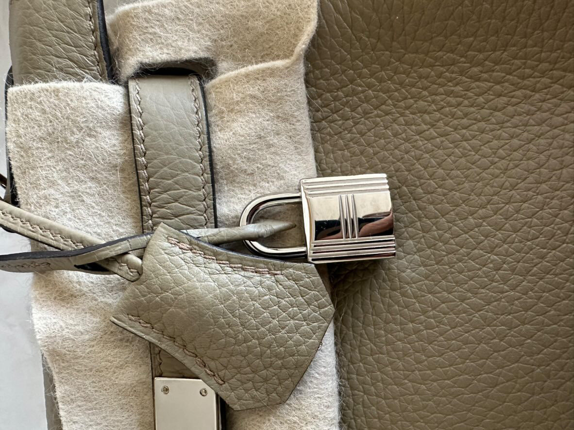 Hermès Kelly 28 Top Handle Bag – Beige Marfa