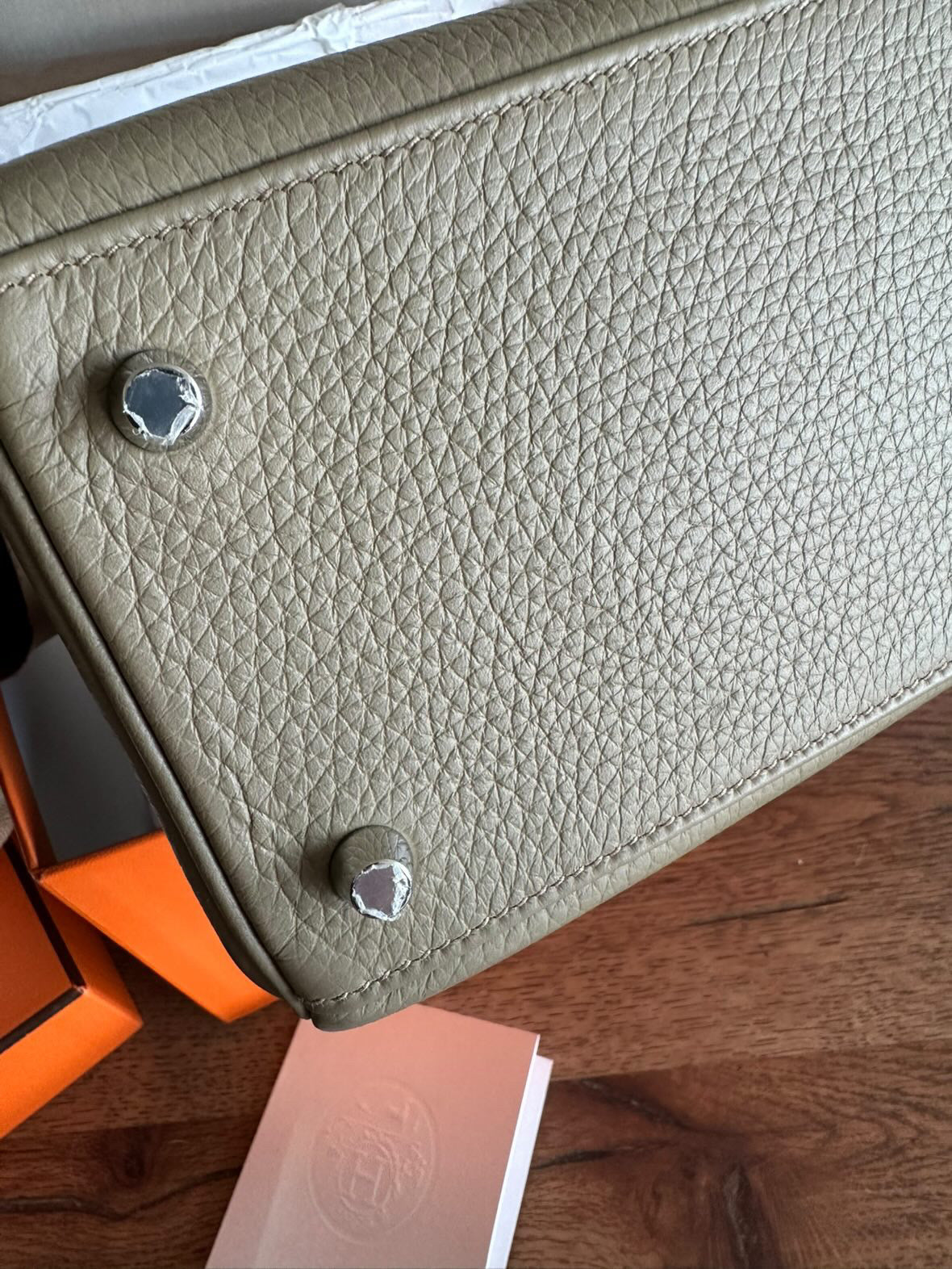 Hermès Kelly 28 Top Handle Bag – Beige Marfa