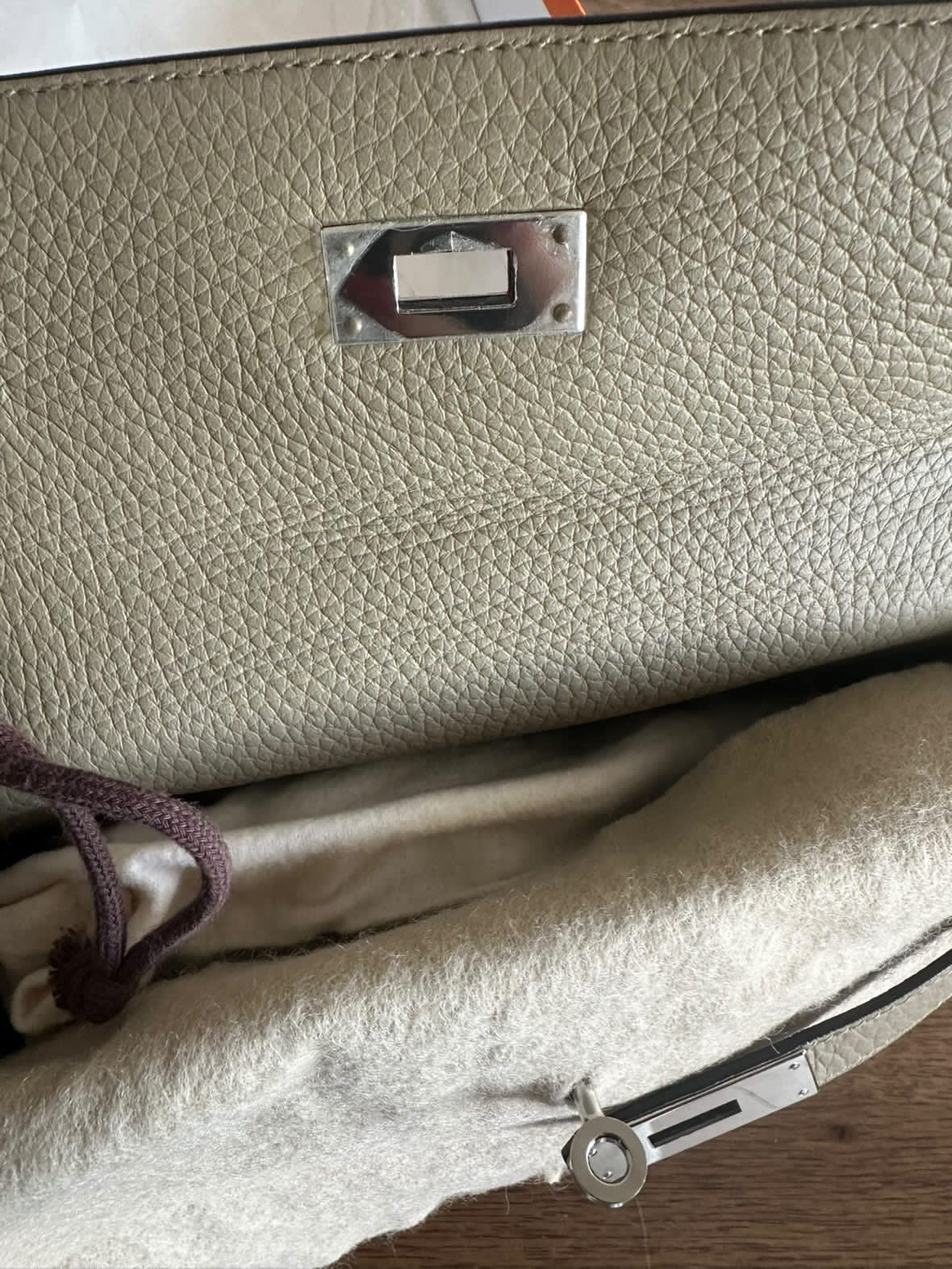 Hermès Kelly 28 Top Handle Bag – Beige Marfa