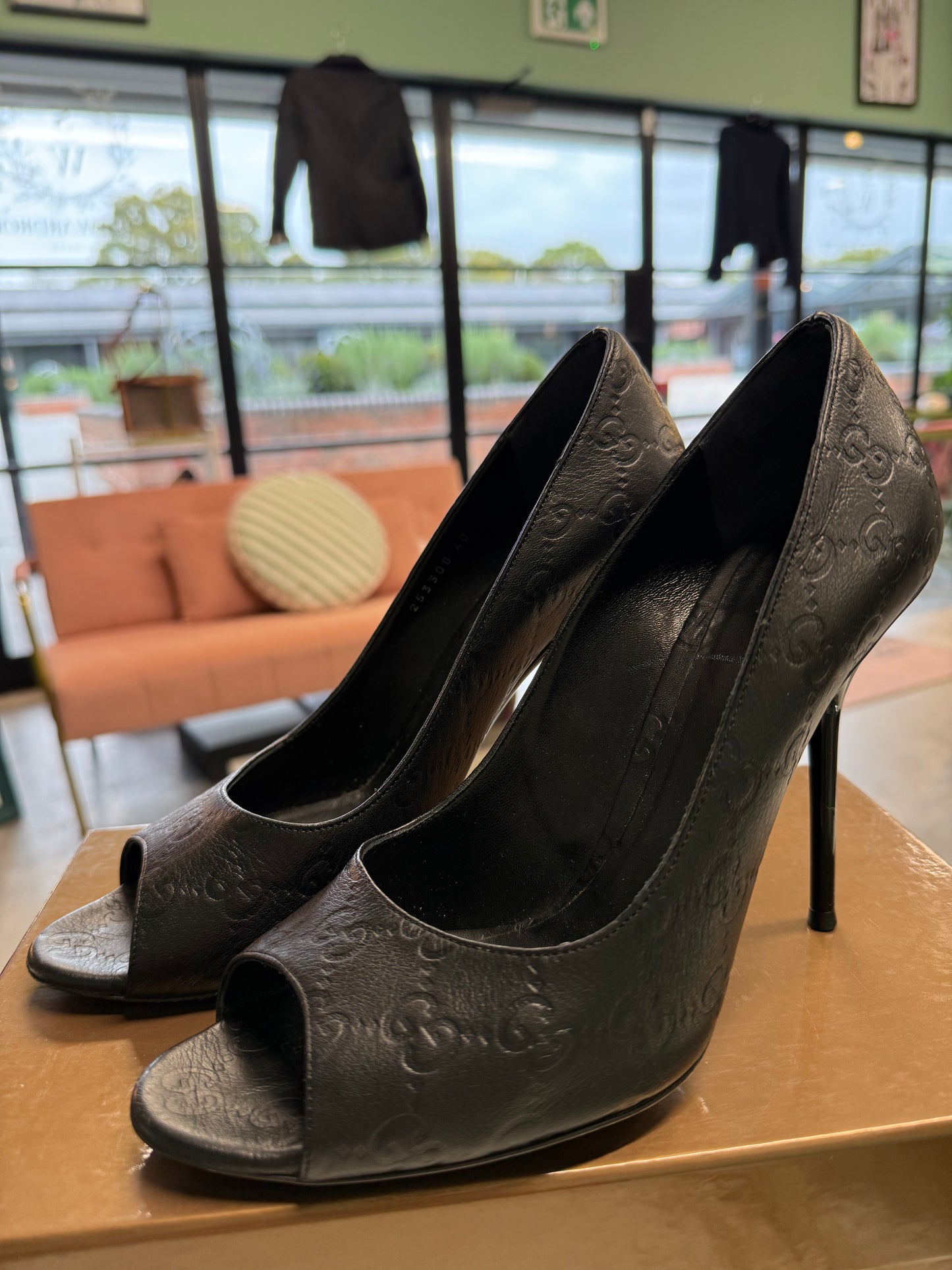 Gucci Black Guccissima Leather Peep-Toe Heels – UK 40
