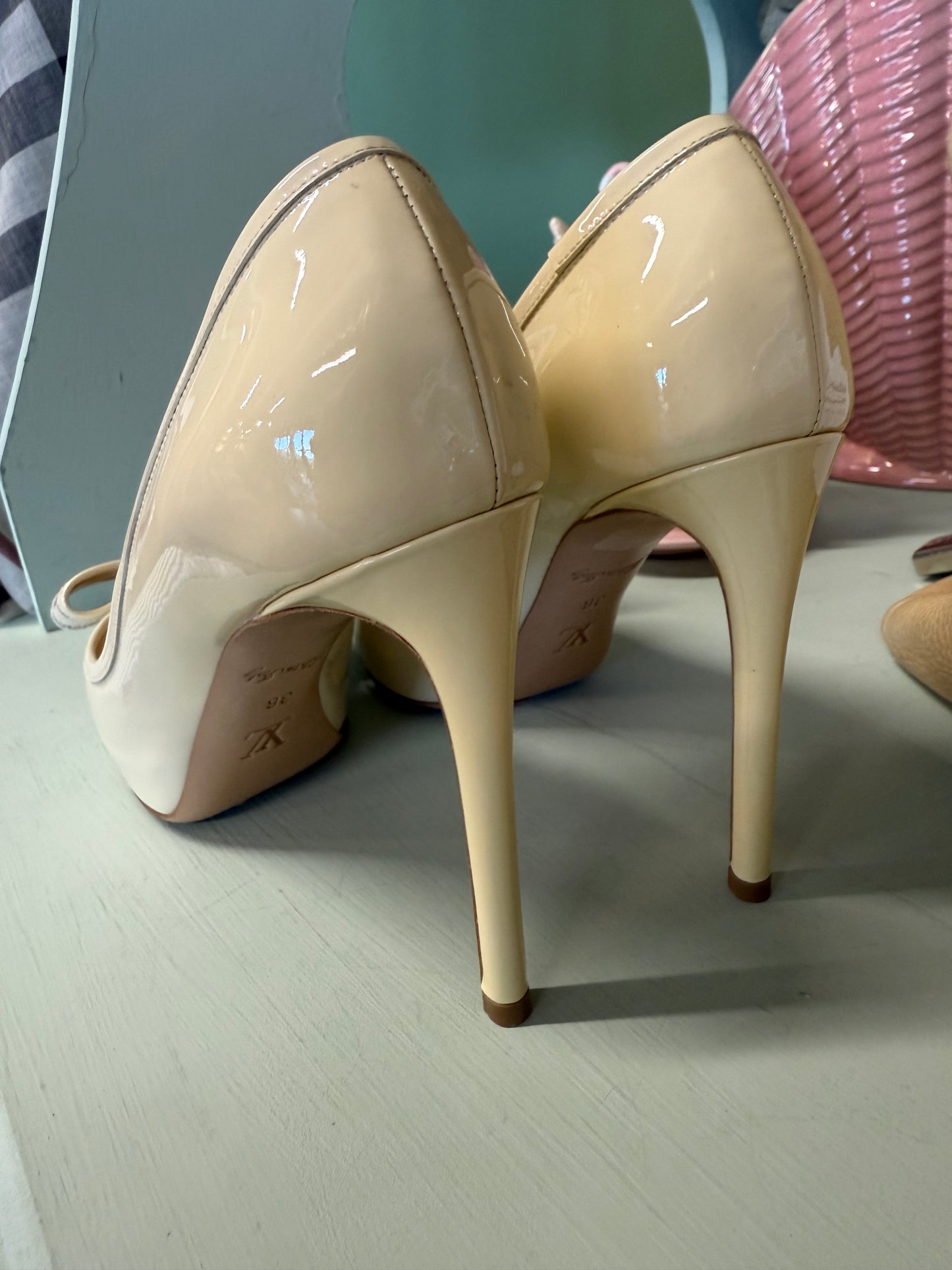 Louis Vuitton Peep-Toe Bow Heels – Cream Patent with Damier Detail | UK 36