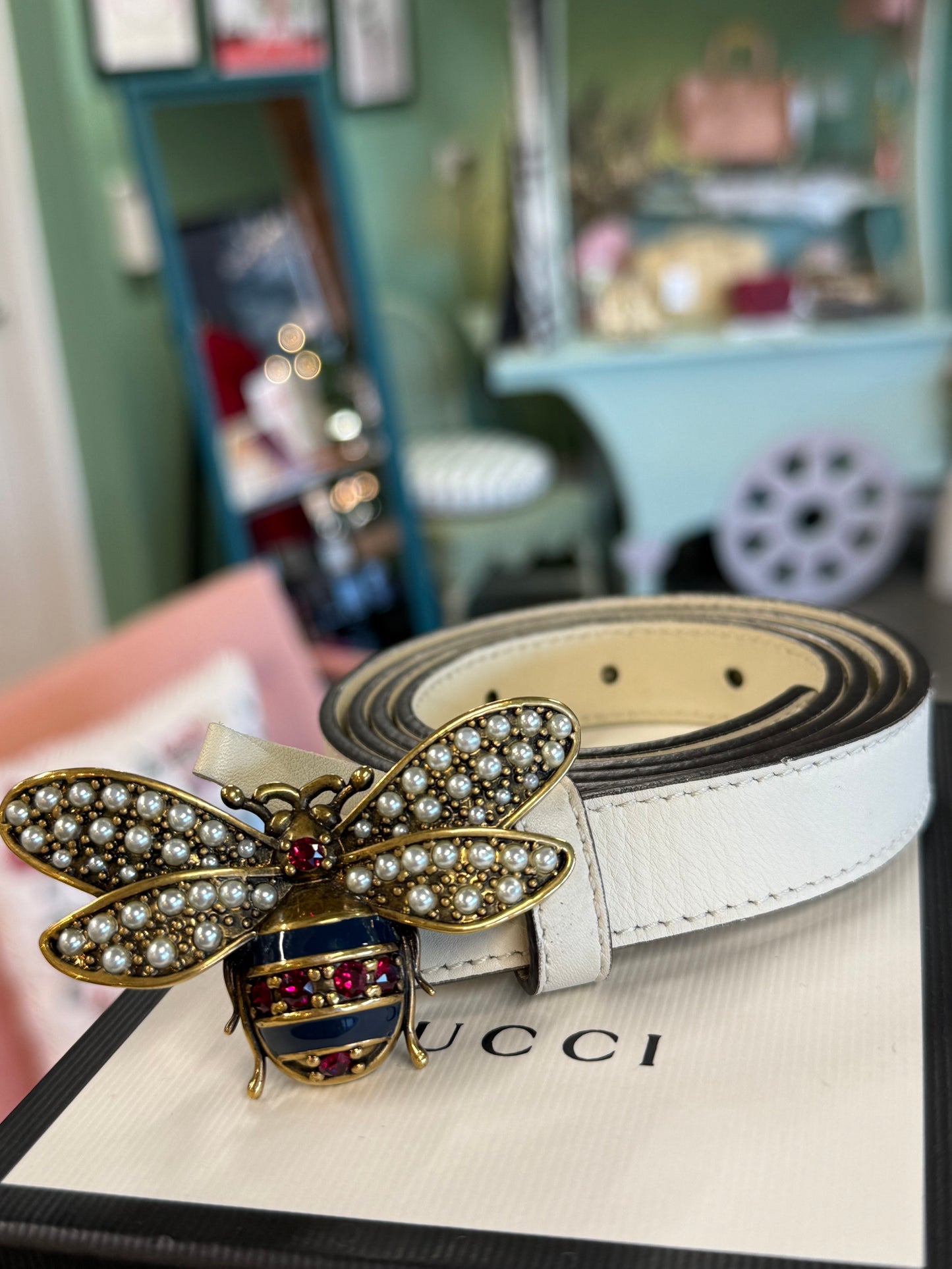 Gucci Embellished Bee Belt – White Leather | UK Size 10 | Boxed
