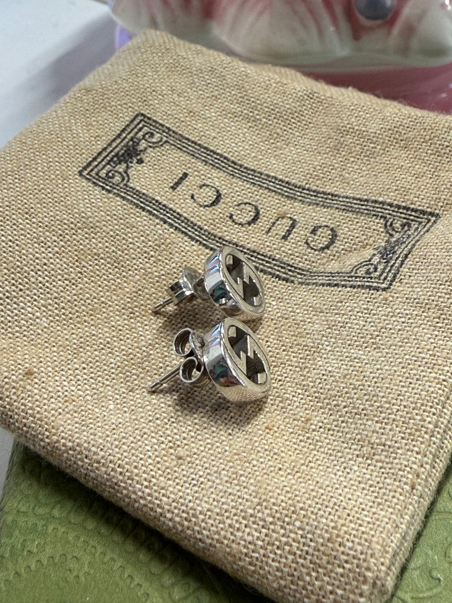 Gucci GG Stud Earrings – Silver Tone